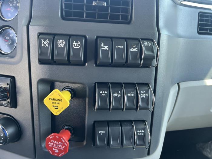 2027 Peterbilt 579-27