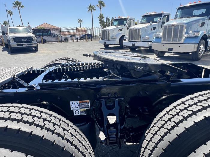 2027 Peterbilt 579-8