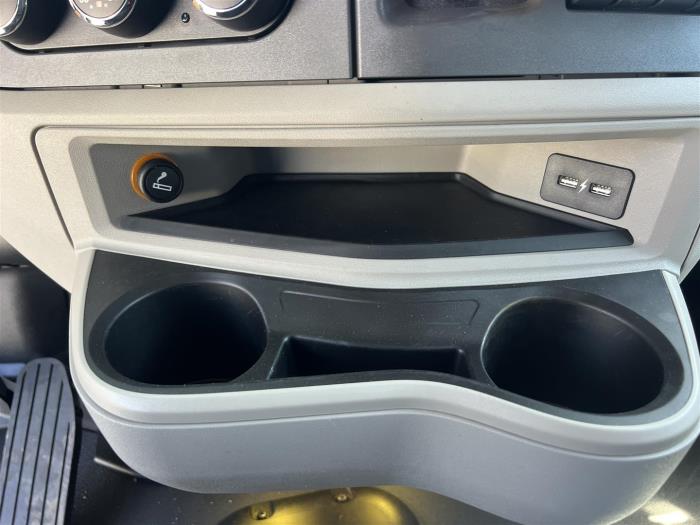 2027 Peterbilt 579-25