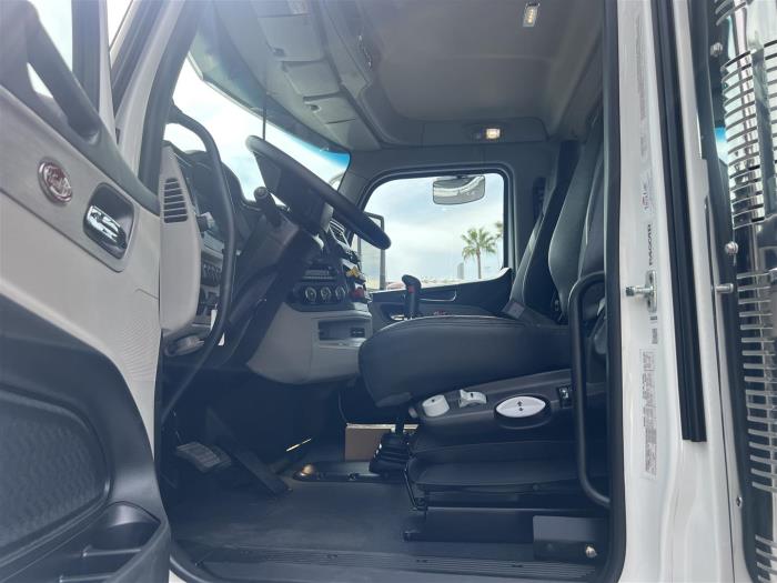 2027 Peterbilt 589-18