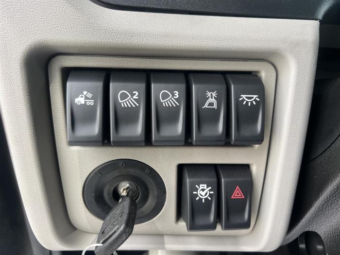 2027 Peterbilt 589-25