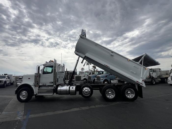 2027 Peterbilt 589-34