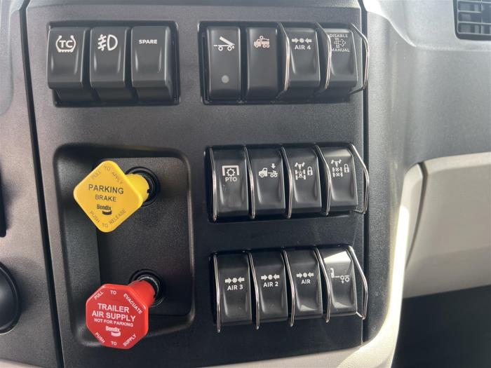 2027 Peterbilt 589-22