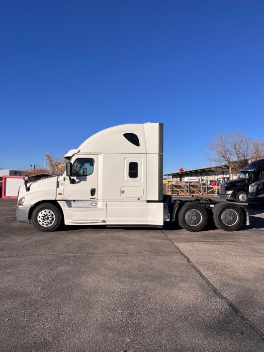 2020 Freightliner Cascadia-1