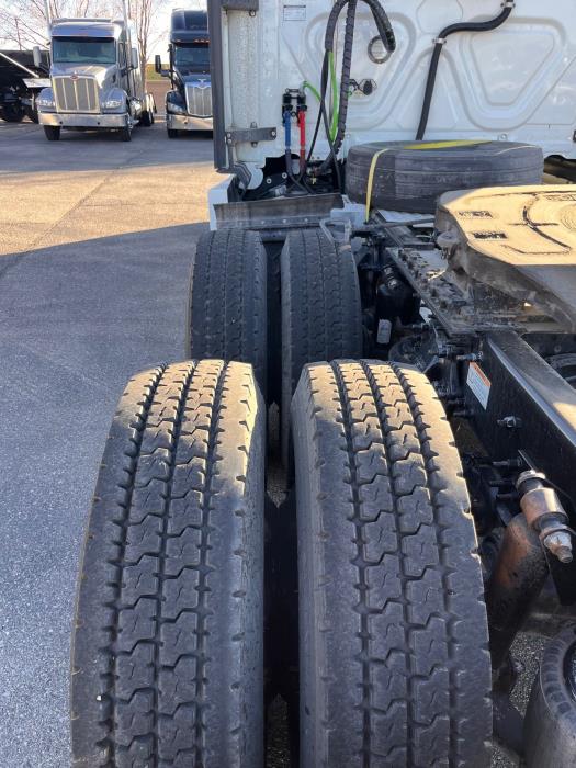 2020 Freightliner Cascadia-17