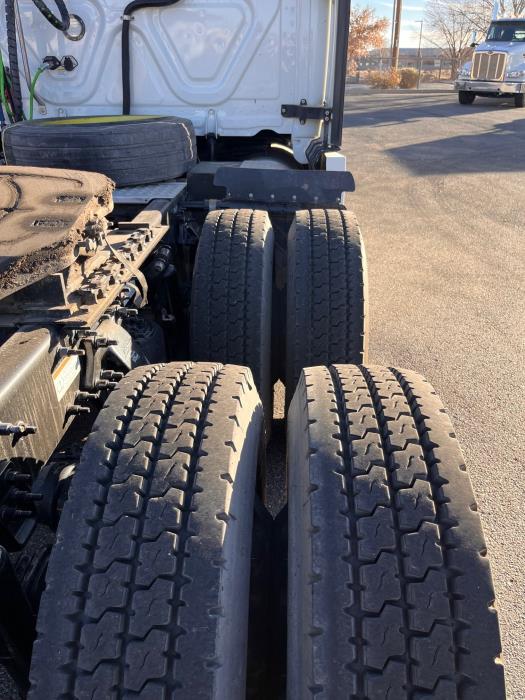 2020 Freightliner Cascadia-18