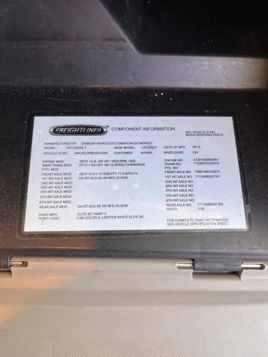 2020 Freightliner Cascadia-25