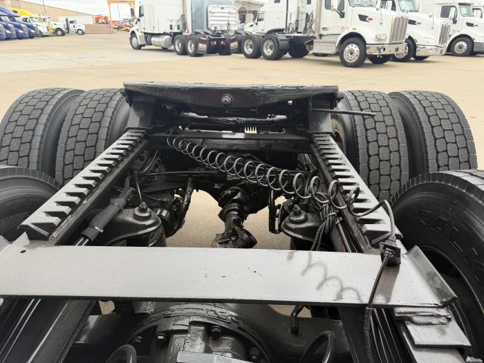 2020 Peterbilt 389-13