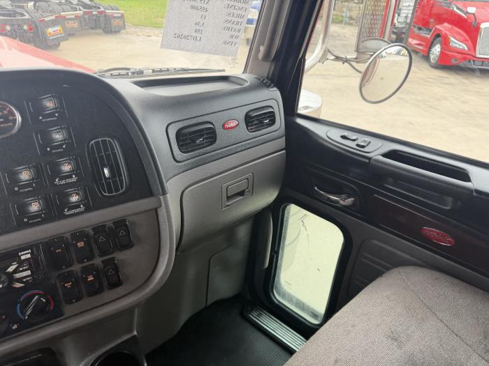 2020 Peterbilt 389-29
