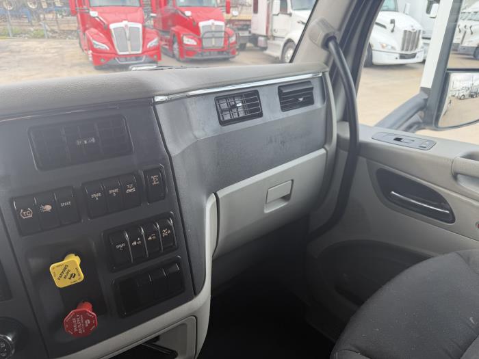 2020 Peterbilt 579-33