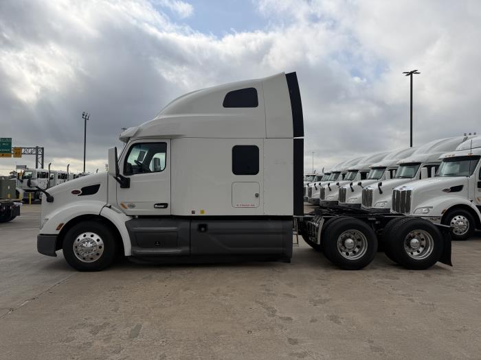 2021 Peterbilt 579-2
