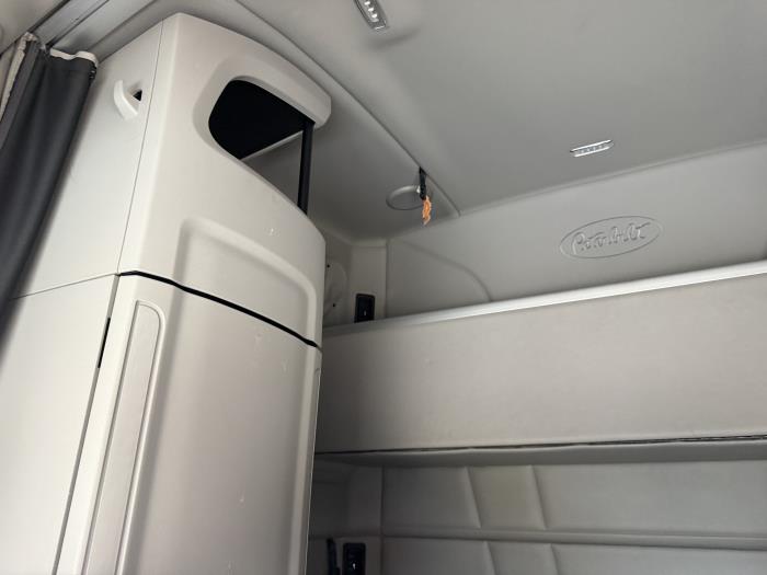 2021 Peterbilt 579-28