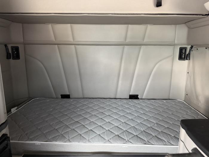 2021 Peterbilt 579-32