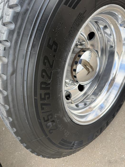 2024 Peterbilt 579-8