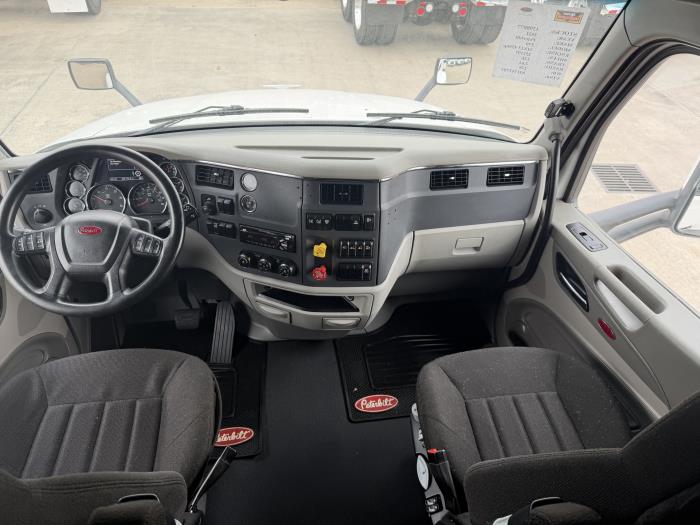 2021 Peterbilt 579-35