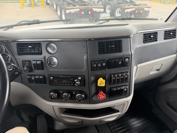 2021 Peterbilt 579-37