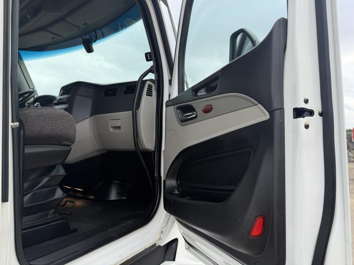 2024 Peterbilt 579-21