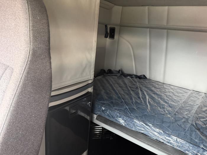 2024 Peterbilt 579-30