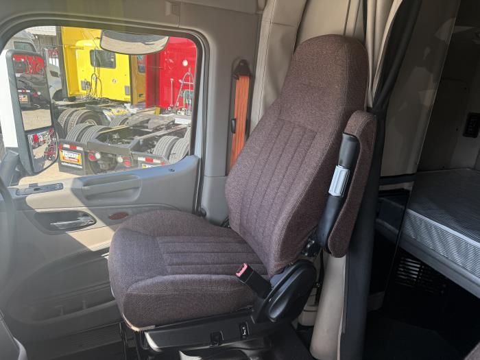 2022 Peterbilt 579-8