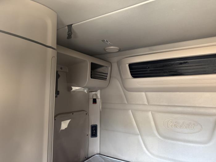 2022 Peterbilt 579-10