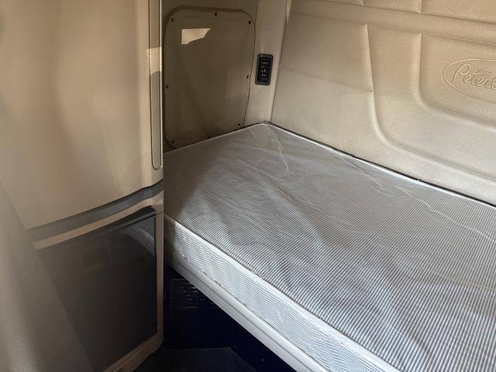 2022 Peterbilt 579-11