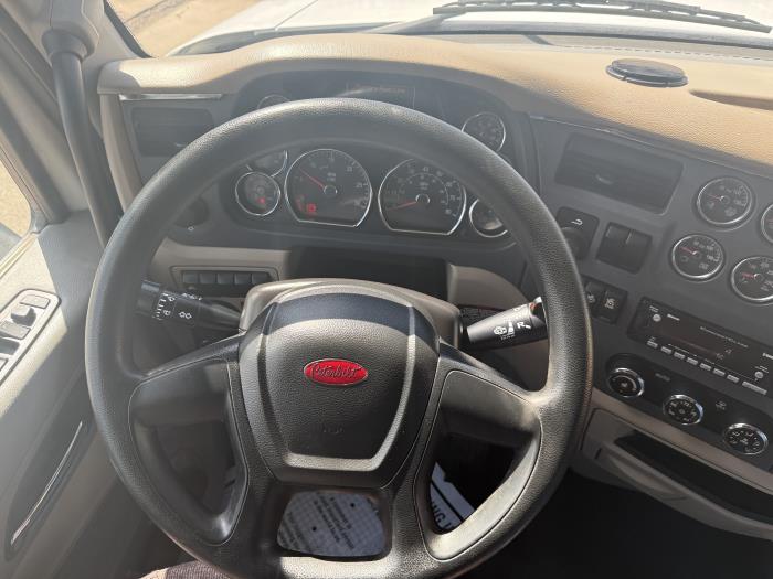 2022 Peterbilt 579-16