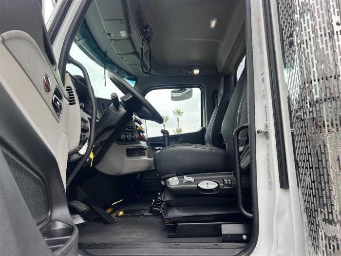 2027 Peterbilt 567-12