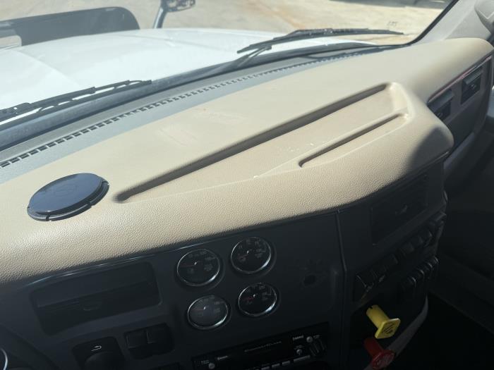 2022 Peterbilt 579-17