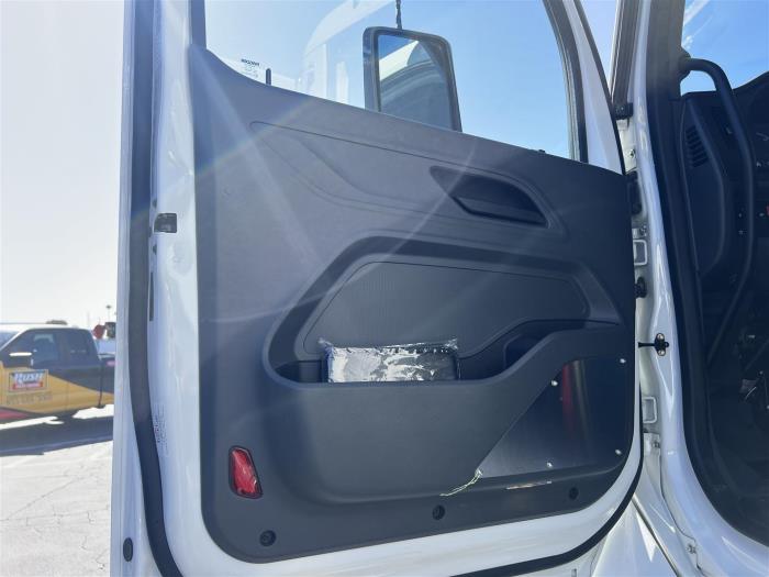 2026 Peterbilt 548-16