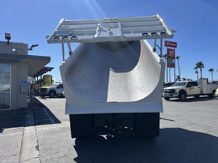 2026 Peterbilt 548-31