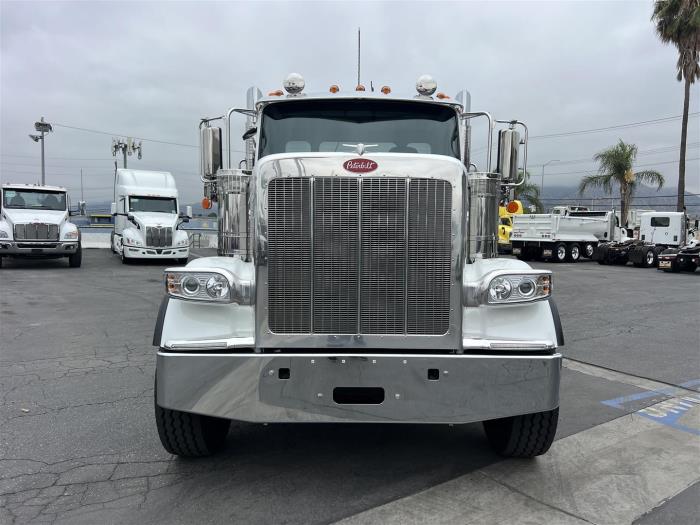 2027 Peterbilt 589-2