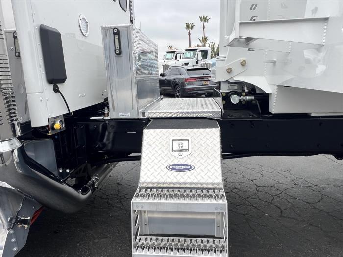 2026 Peterbilt 589-12