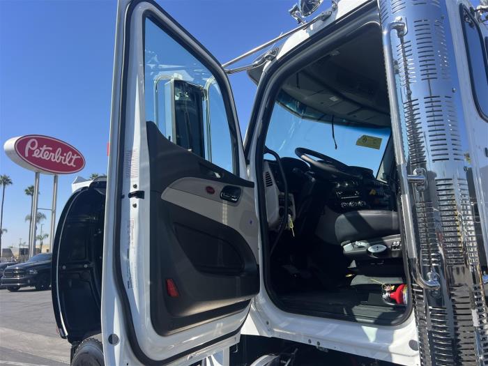 2027 Peterbilt 589-15