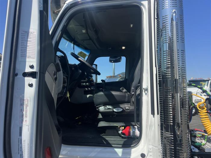 2027 Peterbilt 589-16