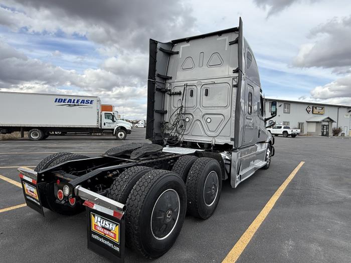 2022 Freightliner Cascadia-4