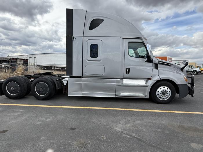 2022 Freightliner Cascadia-5