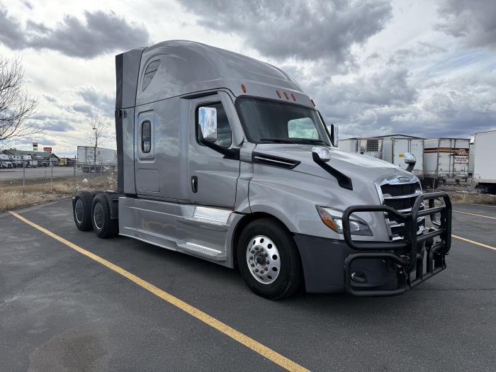 2022 Freightliner Cascadia-6