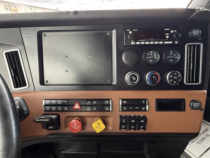 2022 Freightliner Cascadia-10