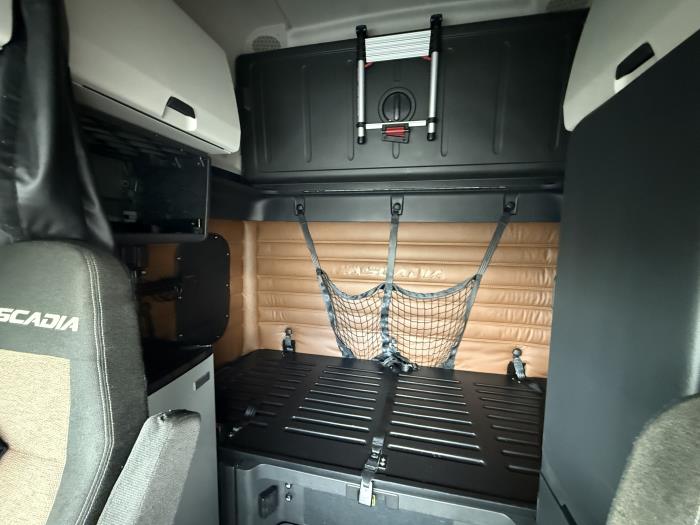 2022 Freightliner Cascadia-12