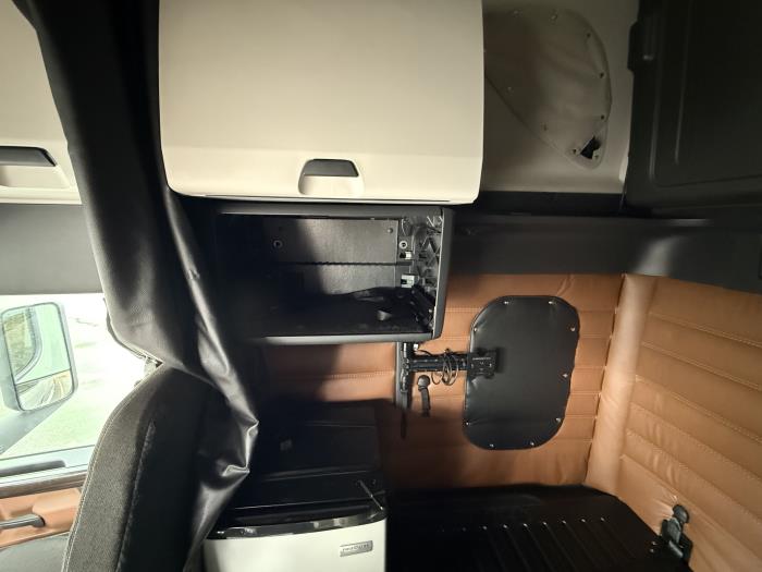 2022 Freightliner Cascadia-14