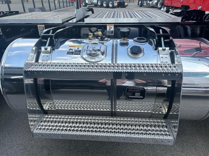 2027 Peterbilt 589-8