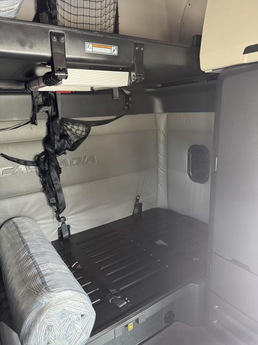 2022 Freightliner Cascadia-17