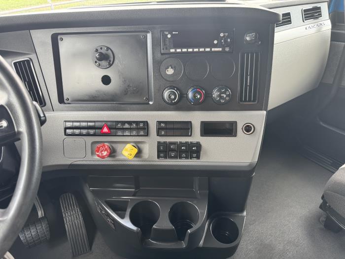 2022 Freightliner Cascadia-21