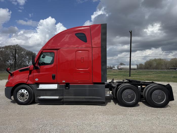 2022 Freightliner Cascadia-8
