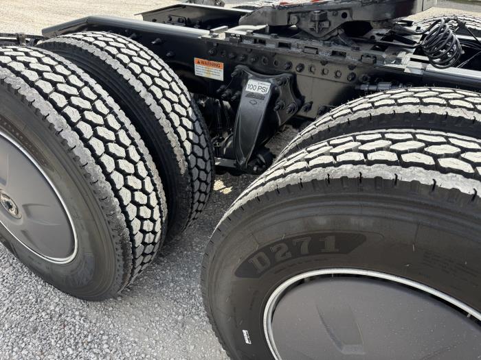 2022 Freightliner Cascadia-12