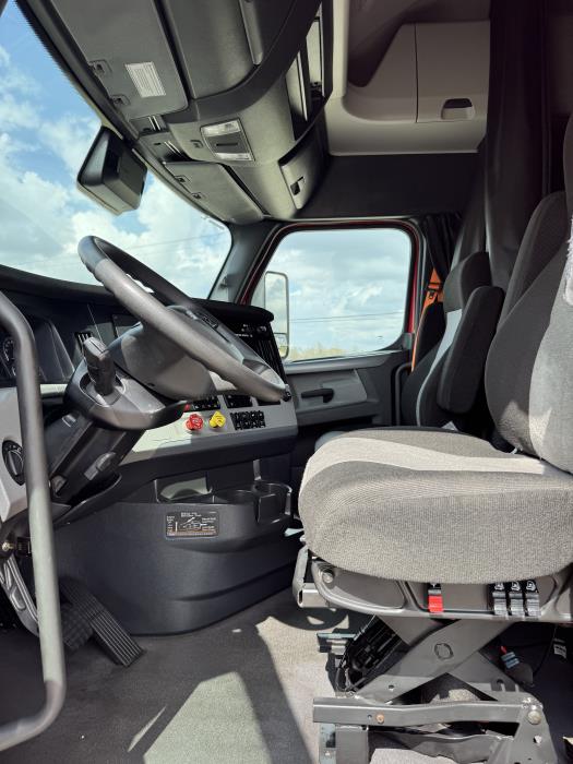 2022 Freightliner Cascadia-13