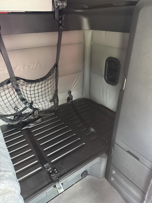 2022 Freightliner Cascadia-16