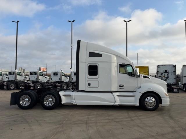 2022 Kenworth T680-8