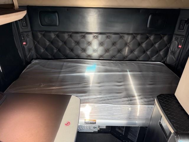 2022 Kenworth T680-22