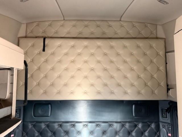 2022 Kenworth T680-23